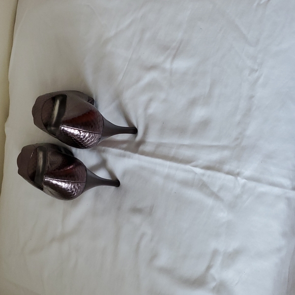 Shoes - Picture 4 of 4